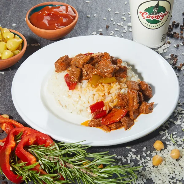 Pilav Üstü Soslu Kuşbaşı Et (1.5 Porsiyon)